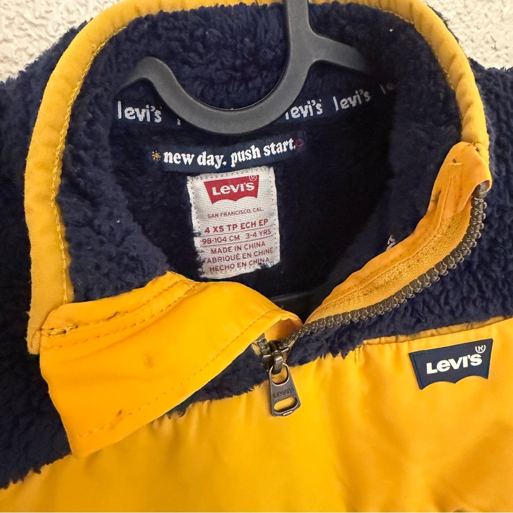 Levis Boys XS 4-5 Colorblocked Sherpa Half Zip Pullover Sweatshirt Blue Yellow - Picture 10 of 11